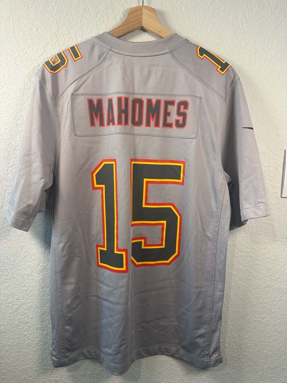 Nike Kansas City Chiefs Patrick Mahomes 15 Super Bowl LVII Grey Jersey Size M - Picture 5 of 5